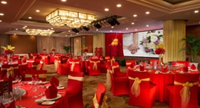 ="一生刻骨铭心之日，由我们为您精心打造。浓情爱旅始于深航国际酒店，与至爱携手揭开幸福生活新篇章，让我们共同见证您人生最美好的幸福时刻......"/